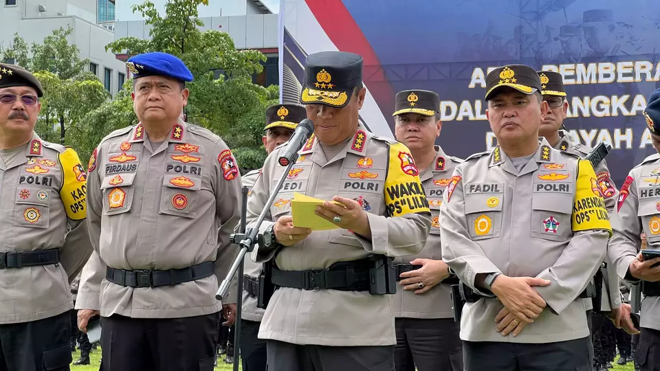 Tangani Banjir Sumatera, Polri Siapkan Ekskavator dan Truk Dump